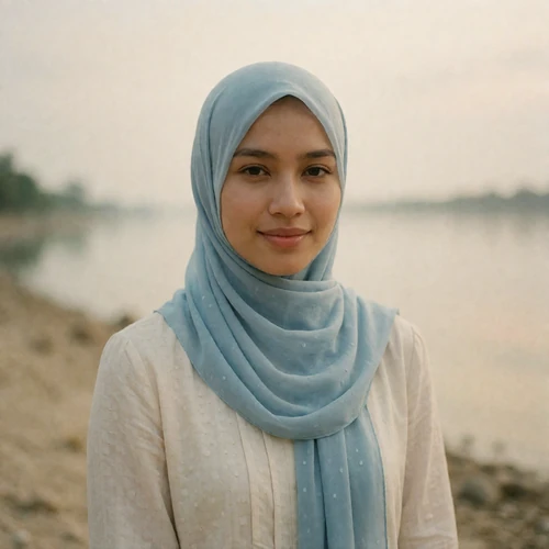 Bruneian woman in her late twenties wearing a light blue headscarf, an example EasternSingles member profile photo